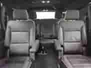 2023 Chevrolet Suburban Premier z VIN 1GNSKFKD1PR254643, wystawiony jako Copart lot #81303615 z przebiegiem 78 137 mil mil oraz Czysty tytuł • Clean title. Historia ofert i sprzedaży dostępna na DreamBid. Obrazek 10.