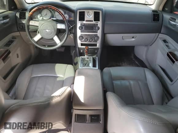 2006 Chrysler 300 C with VIN 2C3KA63H46H389373, listed as a Copart auction lot 71500445 with 126,130 mi miles and Clean title. Bid and sale history available at DreamBid. Image 8.