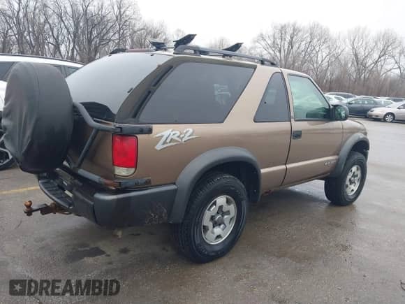 2002 Chevrolet Blazer LS with VIN 1GNCT18W52K170422, listed as a IAAI auction lot 41477271 with 165,150 mi miles and . Bid and sale history available at DreamBid. Image 4.