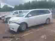 2014 Toyota Sienna XLE с VIN 5TDYK3DC2ES517663, выставлен на аукционе IAAI как лот 42171862 с пробегом 143 447 миль миль и . История ставок и продаж доступна на DreamBid. Изображение 2.