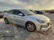 2019 Hyundai Elantra SEL с VIN 5NPD84LF1KH408224, выставлен на аукционе Copart как лот 62214335 с пробегом 106 793 миль миль и Списание • Salvage title. История ставок и продаж доступна на DreamBid. Изображение 4.