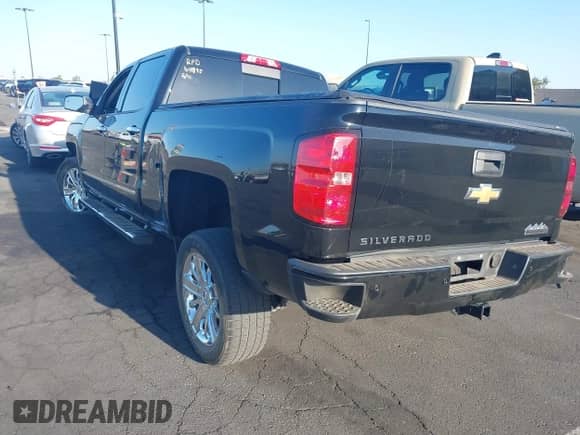 2014 Chevrolet Silverado 1500 High Country z VIN 3GCPCTEC2EG406164, wystawiony jako IAAI lot #42293653 z przebiegiem 44 351 mil mil oraz . Historia ofert i sprzedaży dostępna na DreamBid. Obrazek 3.