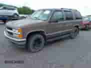 1997 Chevrolet Tahoe z VIN 1GNEK13R0VJ399744, wystawiony jako IAAI lot #42341218 z przebiegiem 189 252 mil mil oraz . Historia ofert i sprzedaży dostępna na DreamBid. Obrazek 2.