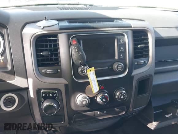 2017 Ram 1500 Express z VIN 1C6RR6KT2HS836083, wystawiony jako IAAI lot #41196687 z przebiegiem 94 127 mil mil oraz . Historia ofert i sprzedaży dostępna na DreamBid. Obrazek 11.