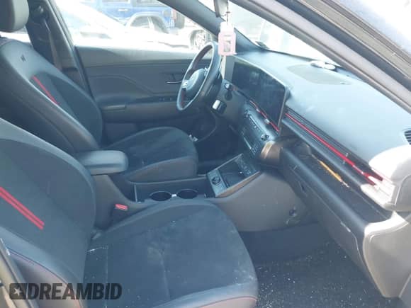 2025 Hyundai Kona N Line S с VIN KM8HBCA32SU200070, выставлен на аукционе IAAI как лот 41826763 с пробегом 8 787 миль миль и . История ставок и продаж доступна на DreamBid. Изображение 5.