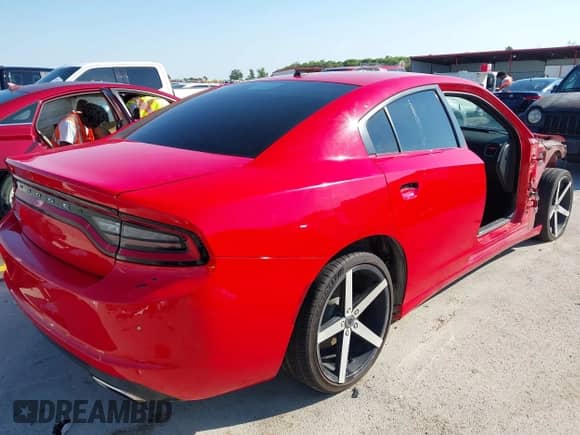 2020 Dodge Charger SXT with VIN 2C3CDXBG1LH124917, listed as a IAAI auction lot 43086332 with 113,932 mi miles and . Bid and sale history available at DreamBid. Image 4.