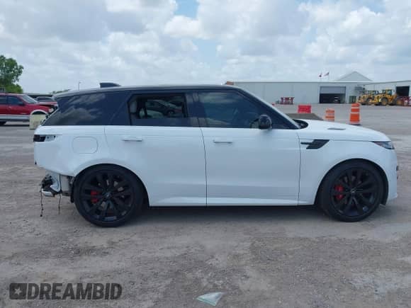 2024 Land Rover Range Rover Sport Dynamic SE with VIN SAL1L9FUXRA189122, listed as a IAAI auction lot 42518874 with 22,063 mi miles and . Bid and sale history available at DreamBid. Image 14.
