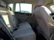 2010 Volkswagen Tiguan S с VIN WVGCV7AX7AW530642, выставлен на аукционе Copart как лот 81717144 с пробегом 89 306 миль миль и Списание • Salvage title. История ставок и продаж доступна на DreamBid. Изображение 11.