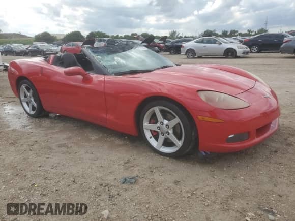 2005 Chevrolet Corvette z VIN 1G1YY24U955117275, wystawiony jako Copart lot #87231545 z przebiegiem 148 457 mil mil oraz Szkoda całkowita • Salvage title. Historia ofert i sprzedaży dostępna na DreamBid. Obrazek 4.