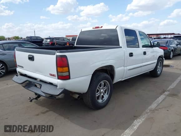 2005 GMC Sierra 1500 SLE z VIN 2GTEC13T551142607, wystawiony jako IAAI lot #41904973 z przebiegiem 378 534 mil mil oraz . Historia ofert i sprzedaży dostępna na DreamBid. Obrazek 4.