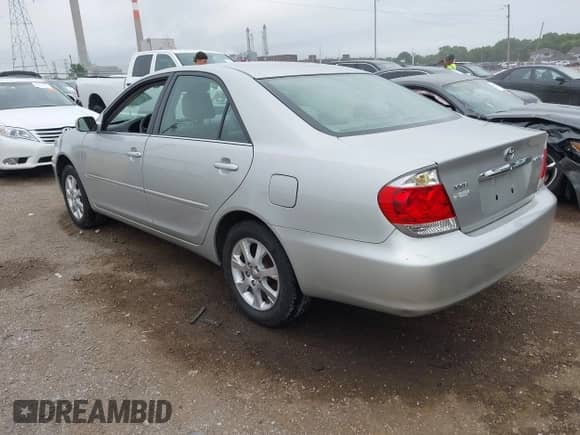 2005 Toyota Camry LE with VIN 4T1BE30K35U060993, listed as a IAAI auction lot 42773927 with 117,501 mi miles and . Bid and sale history available at DreamBid. Image 3.