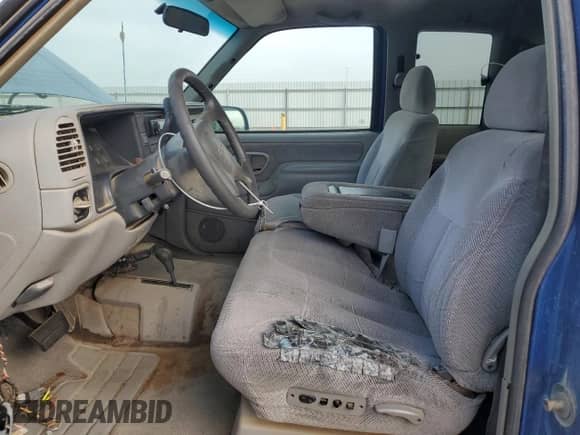 1997 Chevrolet Silverado 2500 z VIN 1GCGK29R0VE248443, wystawiony jako Copart lot #85760024 z przebiegiem 295 798 mil mil oraz Czysty tytuł • Clean title. Historia ofert i sprzedaży dostępna na DreamBid. Obrazek 7.