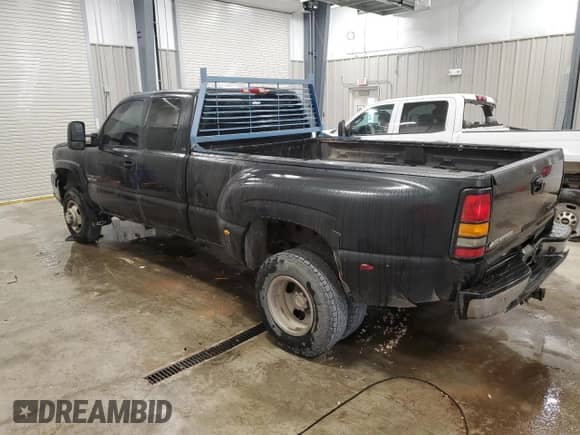 2003 Chevrolet Silverado 3500 с VIN 1GCJK39143E219868, выставлен на аукционе Copart как лот 73977944 с пробегом 253 740 миль миль и Списание • Salvage title. История ставок и продаж доступна на DreamBid. Изображение 2.