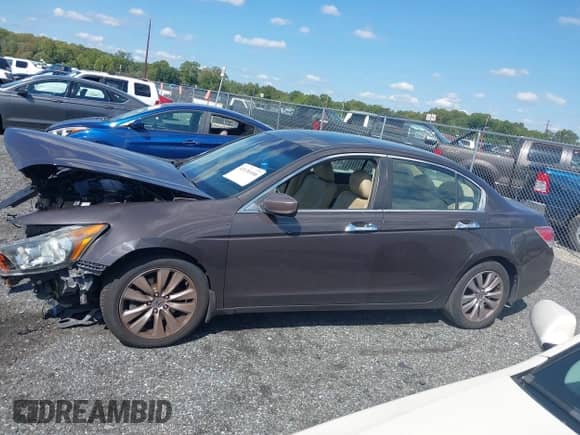 2012 Honda Accord EX z VIN 1HGCP3F7XCA004815, wystawiony jako IAAI lot #43130100 z przebiegiem 110 328 mil mil oraz . Historia ofert i sprzedaży dostępna na DreamBid. Obrazek 14.