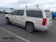2008 Cadillac Escalade ESV с VIN 1GYFK66838R147564, выставлен на аукционе IAAI как лот 42555311 с пробегом 182 977 миль миль и . История ставок и продаж доступна на DreamBid. Изображение 3.