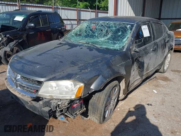 2012 Dodge Avenger SE z VIN 1C3CDZAB0CN209322, wystawiony jako IAAI lot #42583738 z przebiegiem 154 999 mil mil oraz . Historia ofert i sprzedaży dostępna na DreamBid. Obrazek 2.