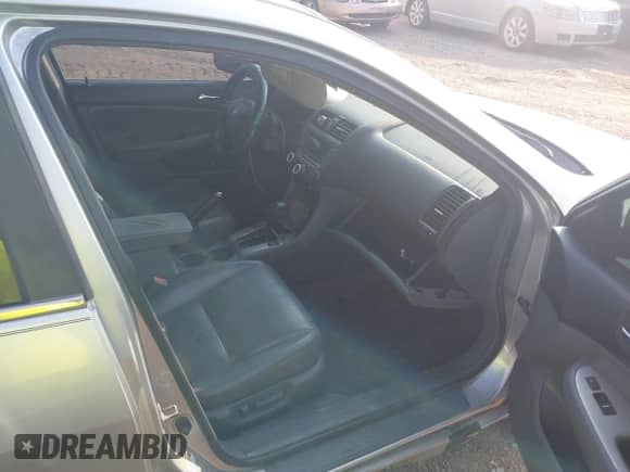 2006 Honda Accord EX-L z VIN 1HGCM66586A062841, wystawiony jako IAAI lot #43025053 z przebiegiem 288 272 mil mil oraz . Historia ofert i sprzedaży dostępna na DreamBid. Obrazek 5.