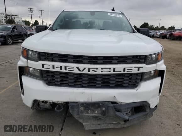 2021 Chevrolet Silverado 1500 Custom z VIN 1GCRWBEH5MZ149652, wystawiony jako Copart lot #84410025 z przebiegiem Nie podano mil oraz Szkoda całkowita • Salvage title. Historia ofert i sprzedaży dostępna na DreamBid. Obrazek 5.