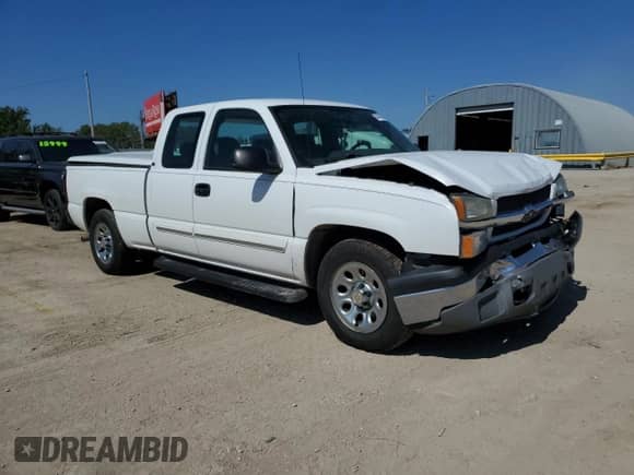 2005 Chevrolet Silverado 1500 LS with VIN 1GCEC19Z45Z151026, listed as a Copart auction lot 84016025 with 143,668 mi miles and Salvage title. Bid and sale history available at DreamBid. Image 4.