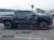 2024 Toyota Tacoma TRD Off Road с VIN 3TMLB5JN6RM051513, выставлен на аукционе IAAI как лот 43140179 с пробегом 13 703 миль миль и . История ставок и продаж доступна на DreamBid. Изображение 13.