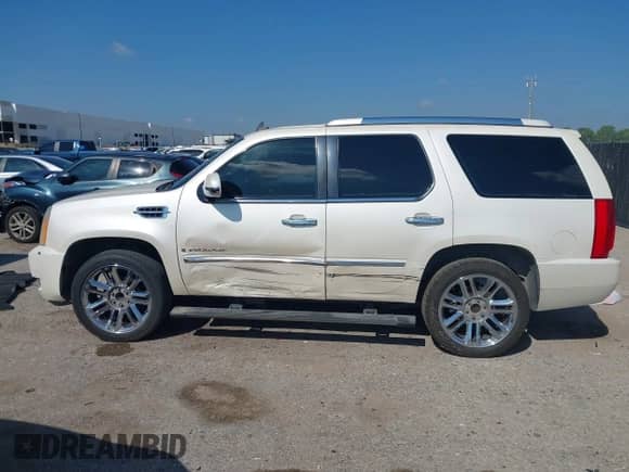 2009 Cadillac Escalade with VIN 1GYFC23269R241171, listed as a IAAI auction lot 43121196 with 238,757 mi miles and . Bid and sale history available at DreamBid. Image 14.