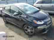2017 Chevrolet Bolt EV Premier z VIN 1G1FX6S03H4191173, wystawiony jako Copart lot #66540943 z przebiegiem 66 507 mil mil oraz . Historia ofert i sprzedaży dostępna na DreamBid. Obrazek 4.