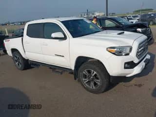 2019 Toyota Tacoma SR z VIN 3TMCZ5AN7KM269459, wystawiony jako IAAI lot #42864610 z przebiegiem 51 807 mil mil oraz . Historia ofert i sprzedaży dostępna na DreamBid. Obrazek 1.