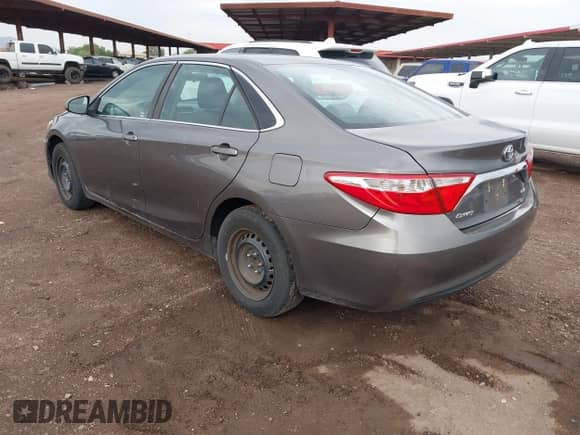 2016 Toyota Camry XLE with VIN 4T1BF1FKXGU564341, listed as a IAAI auction lot 43434878 with 185,726 mi miles and . Bid and sale history available at DreamBid. Image 3.