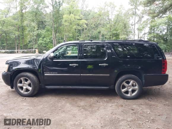 2011 Chevrolet Suburban LTZ с VIN 1GNSKKE3XBR195337, выставлен на аукционе IAAI как лот 43014941 с пробегом 205 992 миль миль и . История ставок и продаж доступна на DreamBid. Изображение 14.