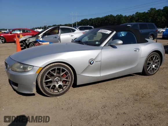 2006 BMW Z4 3.0si с VIN 4USBU53566LW91361, выставлен на аукционе Copart как лот 66525555 с пробегом 104 059 миль миль и Списание • Salvage title. История ставок и продаж доступна на DreamBid. Изображение 1.
