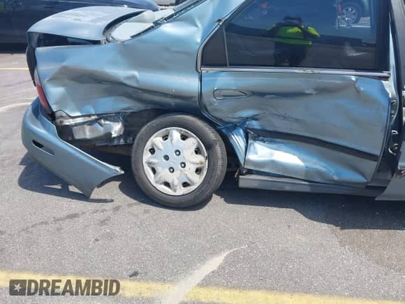 1996 Honda Accord LX z VIN 1HGCD5631TA033556, wystawiony jako IAAI lot #43053893 z przebiegiem 21 874 mil mil oraz . Historia ofert i sprzedaży dostępna na DreamBid. Obrazek 6.