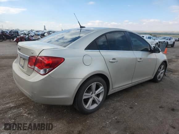 2013 Chevrolet Cruze 2LT с VIN 1G1PE5SB4D7127576, выставлен на аукционе Copart как лот 82352185 с пробегом 277 798 миль миль и Списание • Salvage title. История ставок и продаж доступна на DreamBid. Изображение 3.