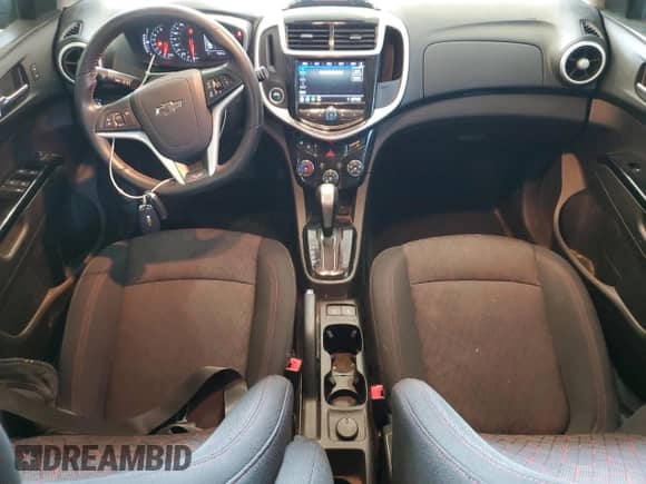 2020 Chevrolet Sonic LT z VIN 1G1JD6SB9L4132285, wystawiony jako Copart lot #60682595 z przebiegiem 73 042 mil mil oraz Szkoda całkowita • Salvage title. Historia ofert i sprzedaży dostępna na DreamBid. Obrazek 8.
