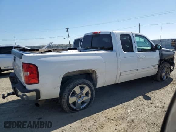 2010 Chevrolet Silverado 1500 LTZ with VIN 1GCSCTE0XAZ135302, listed as a Copart auction lot 68492864 with 223,185 mi miles and Salvage title. Bid and sale history available at DreamBid. Image 3.