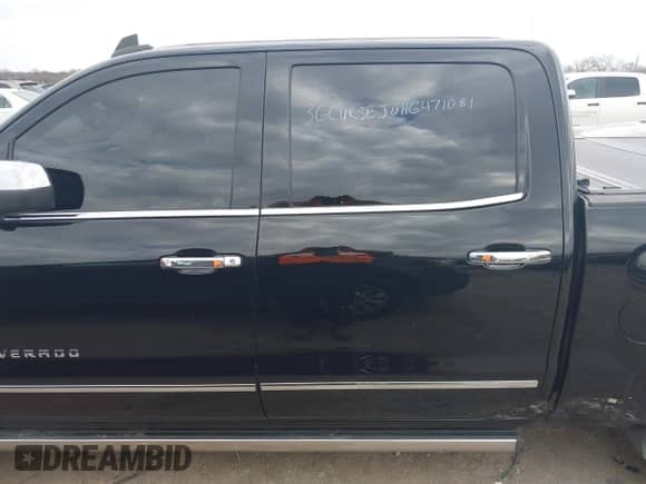 2017 Chevrolet Silverado 1500 LTZ z VIN 3GCUKSEJ0HG471081, wystawiony jako IAAI lot #41126259 z przebiegiem 40 551 mil mil oraz . Historia ofert i sprzedaży dostępna na DreamBid. Obrazek 14.