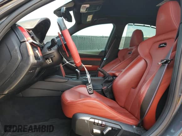 2017 BMW M3 z VIN WBS8M9C33H5G85560, wystawiony jako Copart lot #62140155 z przebiegiem 65 652 mil mil oraz Szkoda całkowita • Salvage title. Historia ofert i sprzedaży dostępna na DreamBid. Obrazek 7.