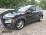 2018 Hyundai Kona SE z VIN KM8K1CAA5JU113558, wystawiony jako Copart lot #69847885 z przebiegiem 118 660 mil mil oraz Czysty tytuł • Clean title. Historia ofert i sprzedaży dostępna na DreamBid. Obrazek 1.