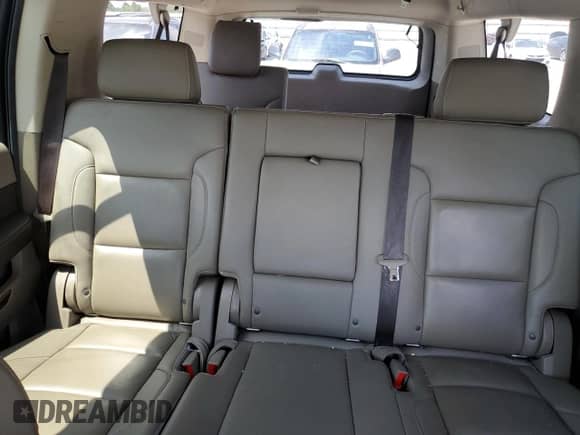 2019 Chevrolet Suburban LT с VIN 1GNSKHKC3KR286568, выставлен на аукционе Copart как лот 60929504 с пробегом 79 798 миль миль и Чистый • Clean title. История ставок и продаж доступна на DreamBid. Изображение 10.