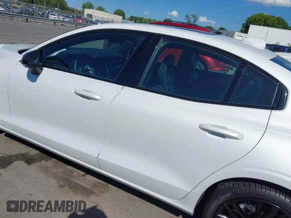 2024 Volvo S60 Plus Black Edition z VIN 7JRL12FH5RG314705, wystawiony jako IAAI lot #42331885 z przebiegiem 289 mil mil oraz . Historia ofert i sprzedaży dostępna na DreamBid. Obrazek 14.