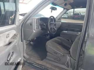2003 Chevrolet Silverado 1500HD LS с VIN 1GCGC13U63F251746, выставлен на аукционе IAAI как лот 42175163 с пробегом Не указан миль и . История ставок и продаж доступна на DreamBid. Изображение 5.