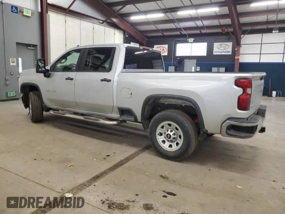 2022 Chevrolet Silverado 2500HD Work Truck z VIN 1GC4YLE72NF288531, wystawiony jako Copart lot #80500695 z przebiegiem 69 300 mil mil oraz Szkoda całkowita • Salvage title. Historia ofert i sprzedaży dostępna na DreamBid. Obrazek 2.