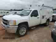 2012 Chevrolet Silverado 3500HD Work Truck z VIN 1GB3KZCGXCF203410, wystawiony jako Copart lot #56550195 z przebiegiem 246 744 mil mil oraz Czysty tytuł • Clean title. Historia ofert i sprzedaży dostępna na DreamBid. Obrazek 1.