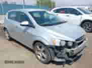 2013 Chevrolet Sonic с VIN 1G1JE6SG5D4172521, выставлен на аукционе IAAI как лот 42168870 с пробегом 190 558 миль миль и . История ставок и продаж доступна на DreamBid. Изображение 1.
