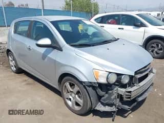 2013 Chevrolet Sonic с VIN 1G1JE6SG5D4172521, выставлен на аукционе IAAI как лот 42168870 с пробегом 190 558 миль миль и . История ставок и продаж доступна на DreamBid. Изображение 1.
