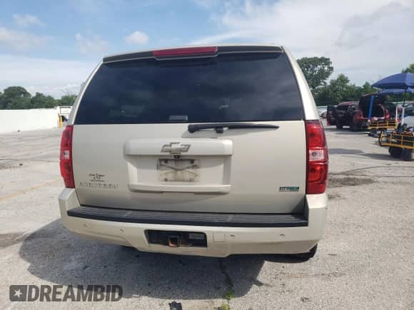 2011 Chevrolet Suburban LS with VIN 1GNSKHE30BR154492, listed as a Copart auction lot 62687985 with 241,950 mi miles and Salvage title. Bid and sale history available at DreamBid. Image 6.