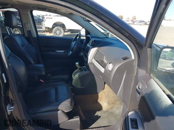 2016 Jeep Compass High Altitude with VIN 1C4NJCEA2GD761735, listed as a IAAI auction lot 41404892 with 114,129 mi miles and . Bid and sale history available at DreamBid. Image 5.