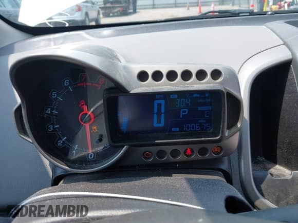 2016 Chevrolet Sonic LT с VIN 1G1JC6SH0G4140594, выставлен на аукционе IAAI как лот 42880224 с пробегом 100 675 миль миль и . История ставок и продаж доступна на DreamBid. Изображение 7.