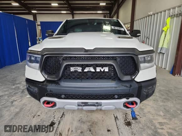 2020 Ram 1500 Rebel z VIN 1C6SRFLT4LN314434, wystawiony jako Copart lot #71672725 z przebiegiem 74 848 mil mil oraz Czysty tytuł • Clean title. Historia ofert i sprzedaży dostępna na DreamBid. Obrazek 5.