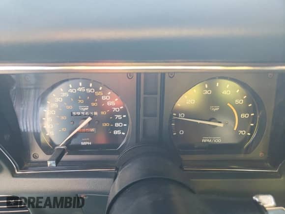 1982 Chevrolet Corvette z VIN 1G1AY8785C5103342, wystawiony jako Copart lot #47252715 z przebiegiem 39 363 mil mil oraz Szkoda całkowita • Salvage title. Historia ofert i sprzedaży dostępna na DreamBid. Obrazek 9.