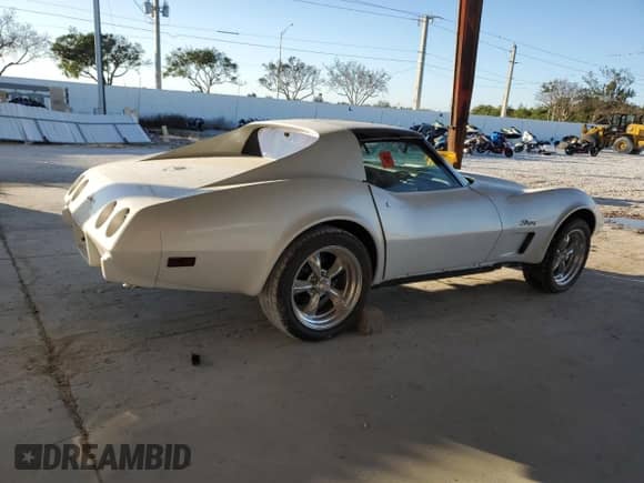 1976 Chevrolet Corvette с VIN 1Z37L6S446477, выставлен на аукционе Copart как лот 81751514 с пробегом 1 992 миль миль и Чистый • Clean title. История ставок и продаж доступна на DreamBid. Изображение 3.